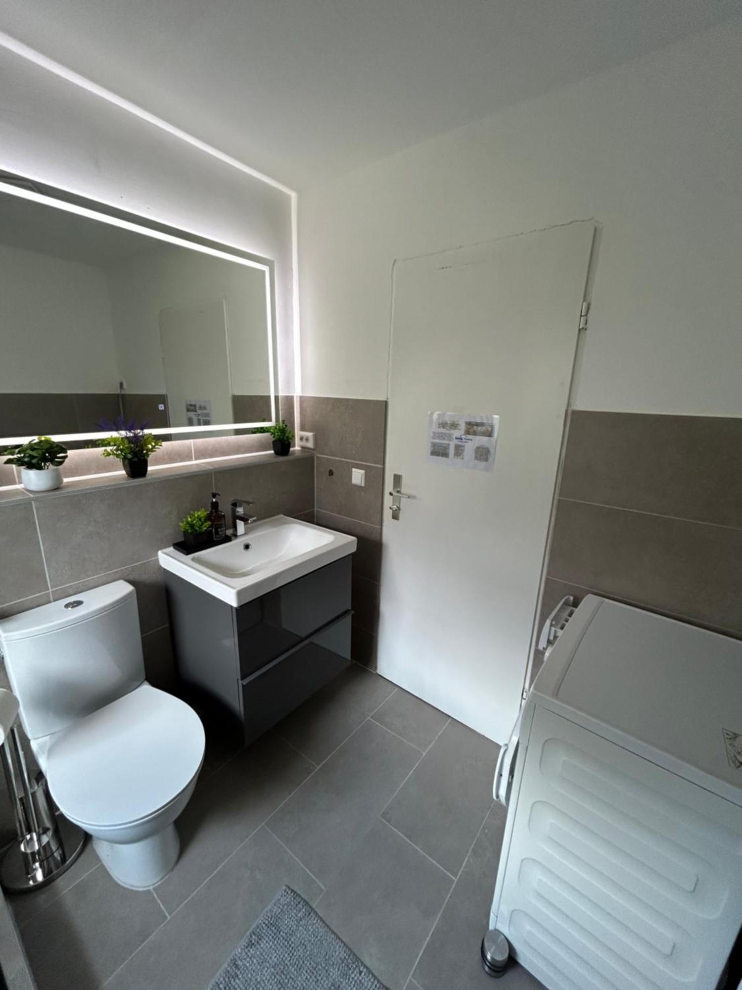 Ferienwohnung Renovated Flat - Prime Location Near Marienplatz Stuttgart Exterior foto